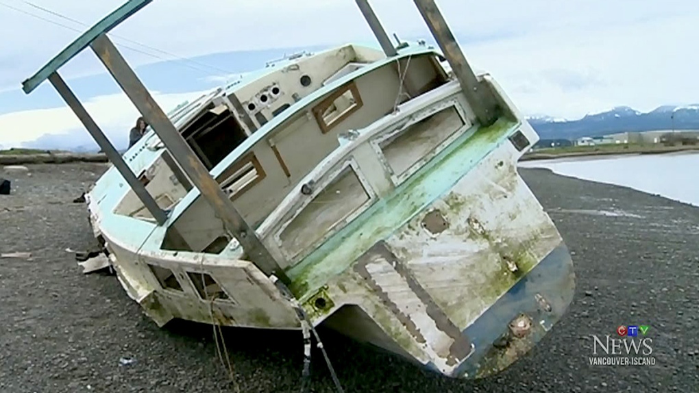 Derelict boats plaguing Comox Valley beach
