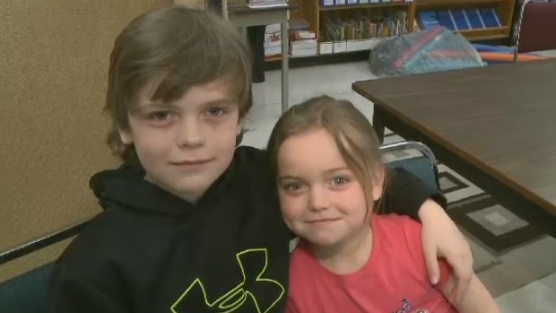 Ten-year-old Garrett Williams stayed cool under pressure and saved his sister’s life when she began to choke. 
