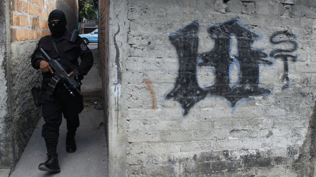Police patrol gang areas in San Salvador