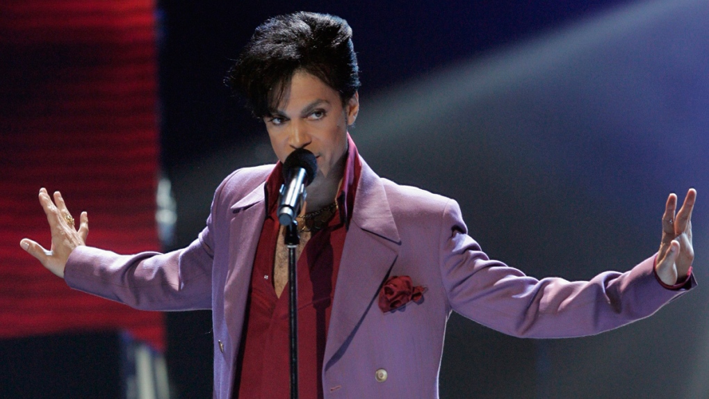 Prince performs during 'American Idol'