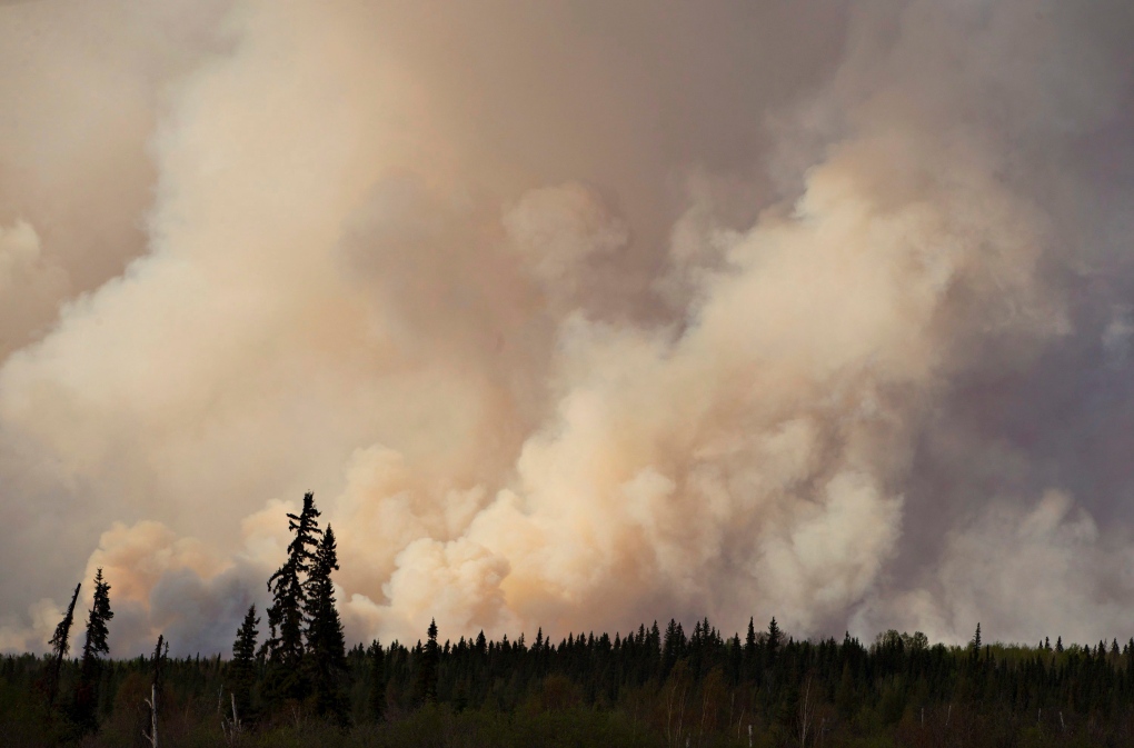 Wildfire burns near Fort McMurray, Alta.