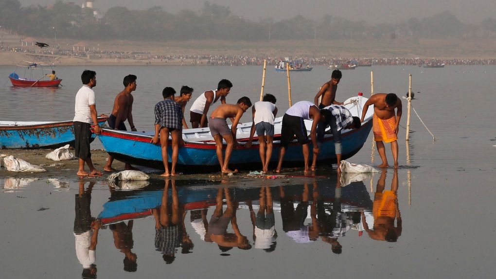 Boat sinks in India leaving 18 dead