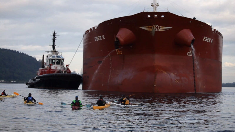 'Kayaktivists' block tanker
