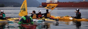 Kayakers try to block towering tanker from docking