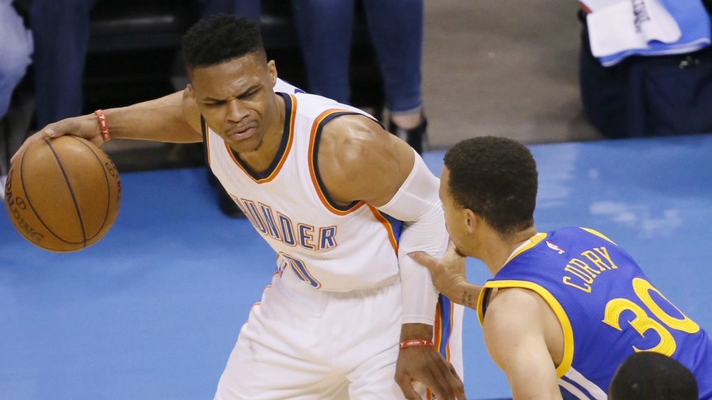 Steph Curry defends against Russell Westbrook