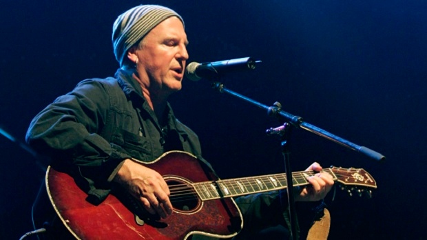 Alan Frew performs at Jeff Healey A Celebration concert in Toronto, May 3 2008. (THE CANADIAN PRESS/J.P. Moczulski)