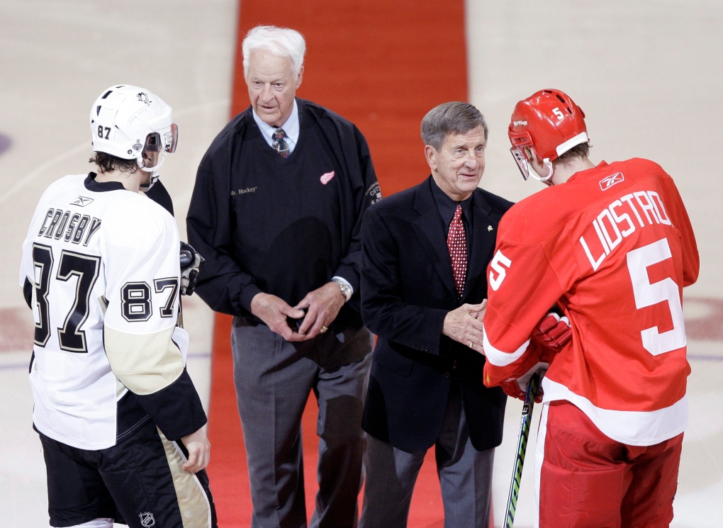 Gordie Howe meets Sidney Crosby 