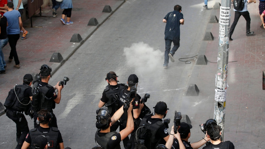 turkey LGBT gay pride parade tear gas