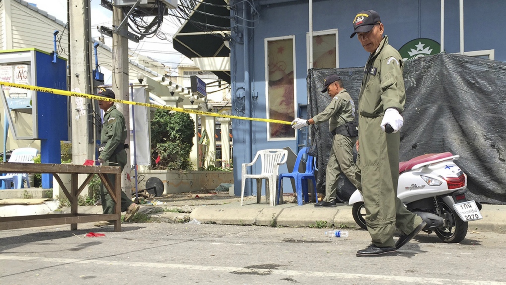 Bombings hit Thai resort towns