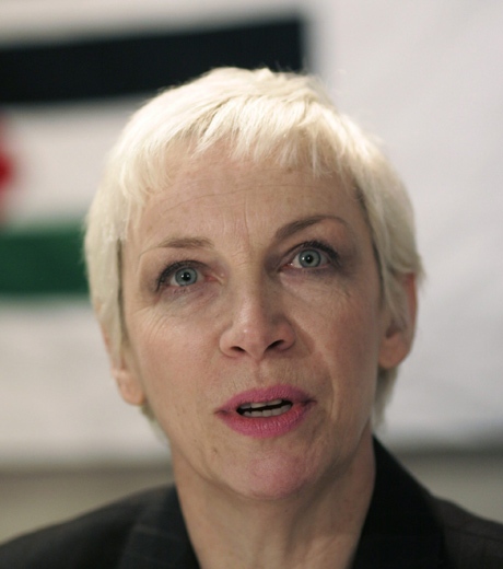 British singer Annie Lennox speaks to the media, during the press conference in London on Friday, Jan. 2, 2009. (AP / Sang Tan)