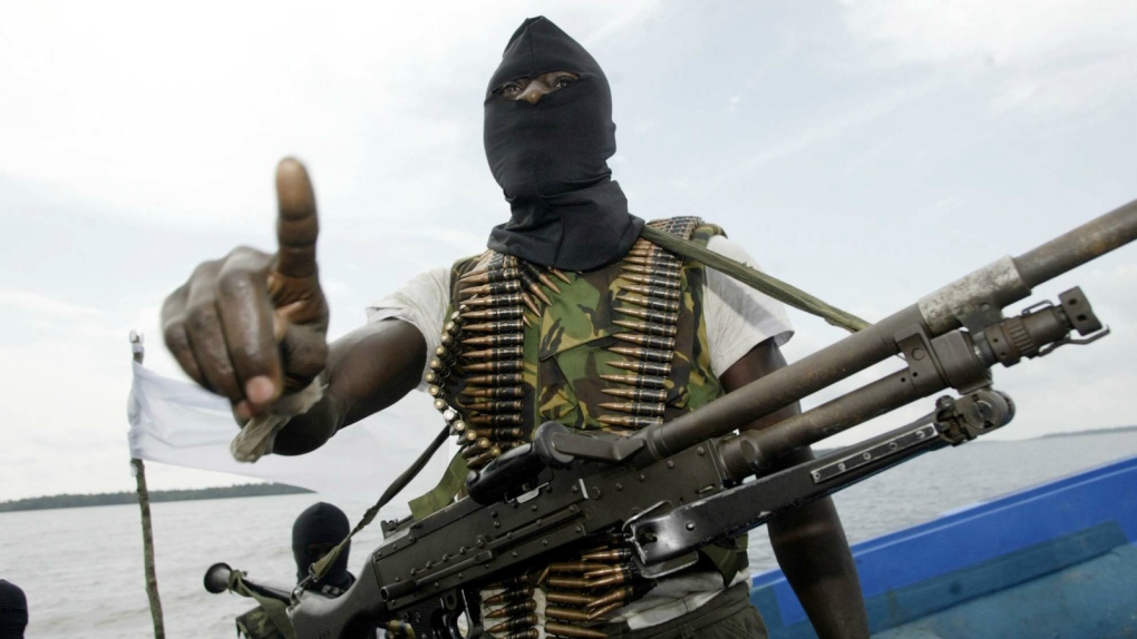 Nigeria claims officers selling arms to militants