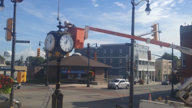 A new Victorian clock has been installed in Kingsville, Ont., on Friday, Sept. 9, 2016. (Courtesy Nelson Santos / Twitter)