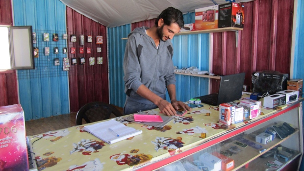 Cell phone repair shop in Azraq