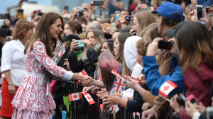 The Duchess of Cambridge greets well-wishers as she arrives at Jack Poole Plaza in Vancouver, B.C., Sunday, Sept. 25, 2016. (THE CANADIAN PRESS/Jonathan Hayward) 
