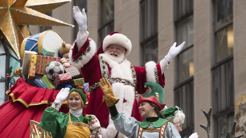 A float carrying Santa Clause moves down Sixth Avenue during the Macy's Thanksgiving Day Parade, Thursday, Nov. 24, 2016, in New York. (AP Photo / Bryan R. Smith)