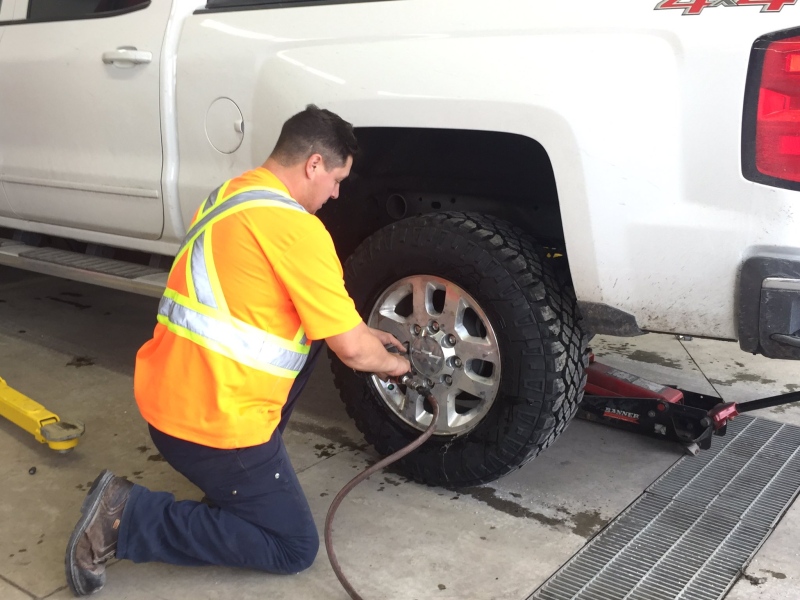 Snow tires are being installed on a white truck in Windsor, Ont., on Tuesday, Dec. 13, 2016. (Alana Hadadean / CTV Windsor)