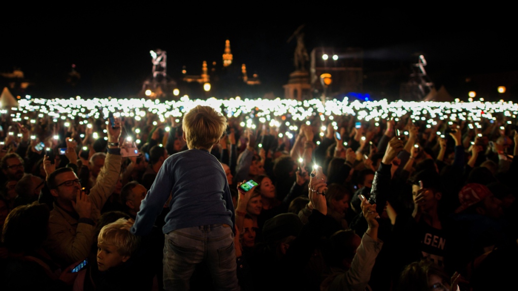 Concertgoers light their smartphones in Vienna