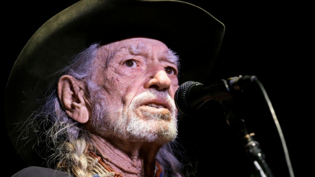Willie Nelson to return to stage after fighting illness - CTV News
