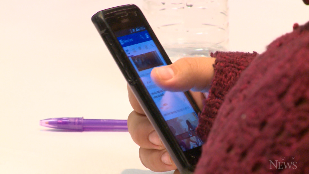 Toronto school bans cellphones