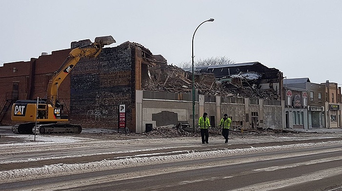 Crews demolish the Travellers Building on Broad Street in Regina on March 8, 2017, less than 24 hours after fire broke out. (ASHLEY FIELD/CTV REGINA)