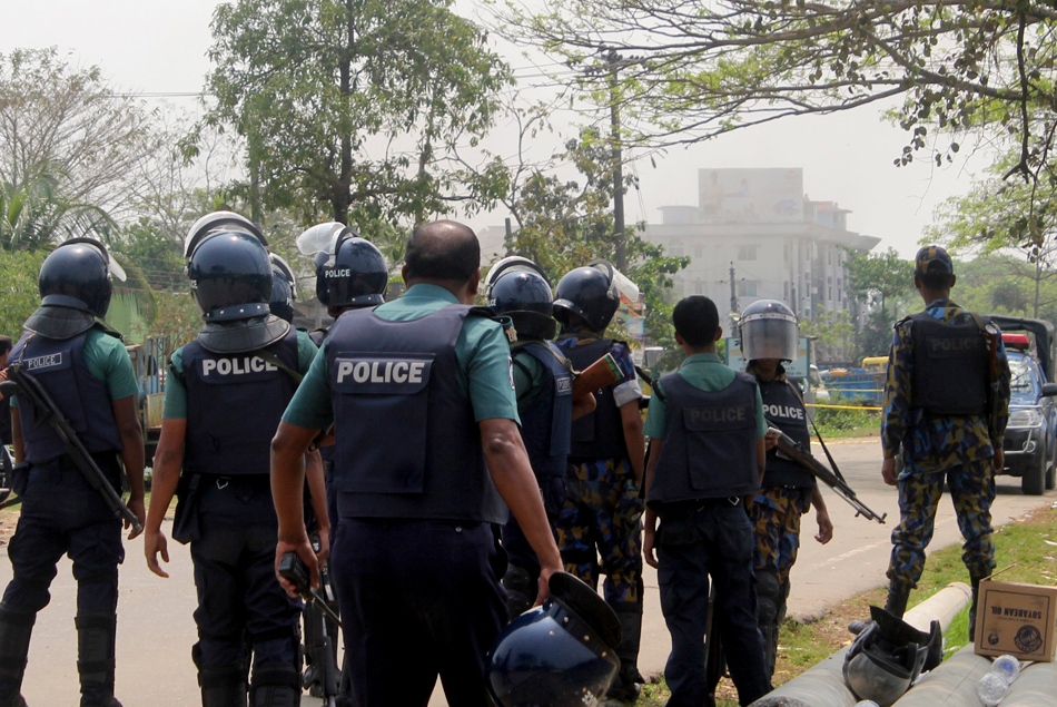 Bangladeshi policemen 