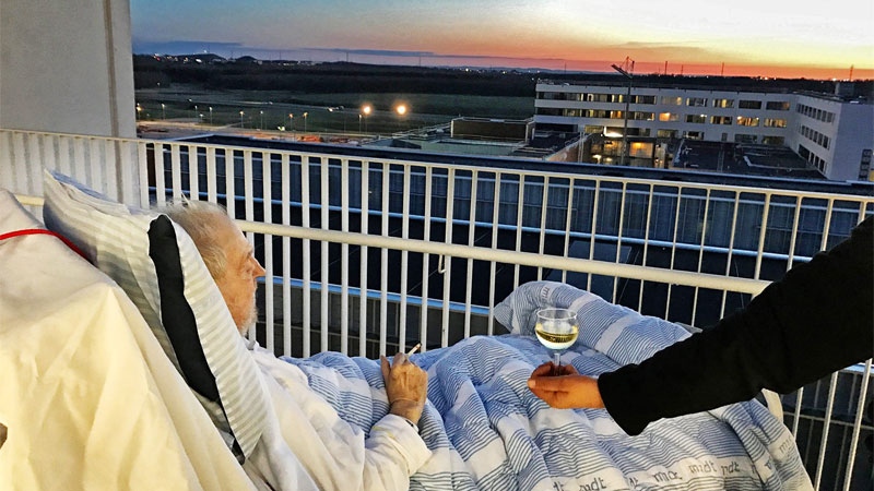 Photo of dying man's wish fulfilled at Aarhus 