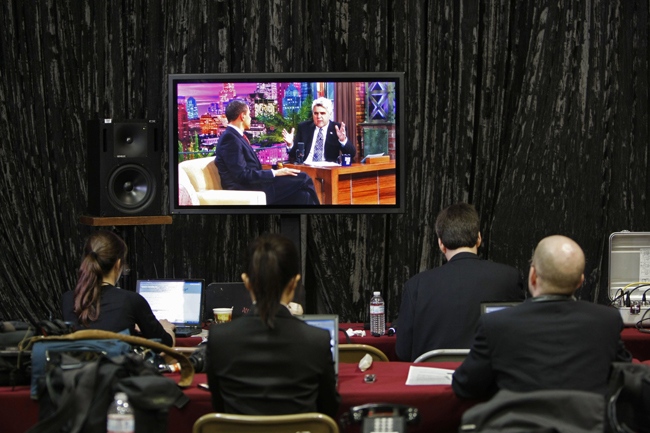 Members of the White House Press Corps watch from a holding room inside NBC Studios while U.S. President Barack Obama appears on the Tonight Show with Jay Leno in Burbank, Calif. Thursday, March 19, 2009. (AP / Gerald Herbert)