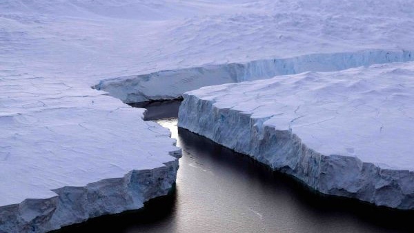 Iceberg breaks