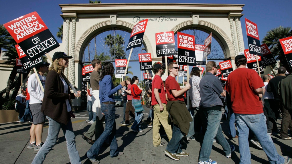 Writers strike in L.A. 2007