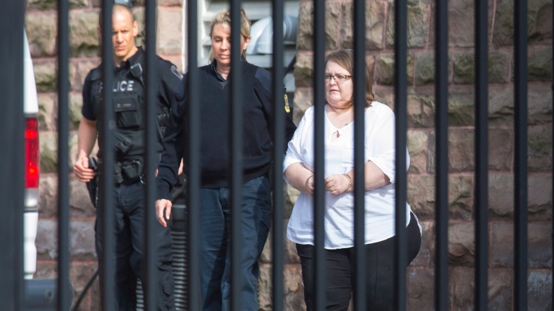 Elizabeth Wettlaufer is escorted from the Provincial courthouse in Woodstock, Ont., on Thursday, June 1, 2017. (THE CANADIAN PRESS / Peter Power)
