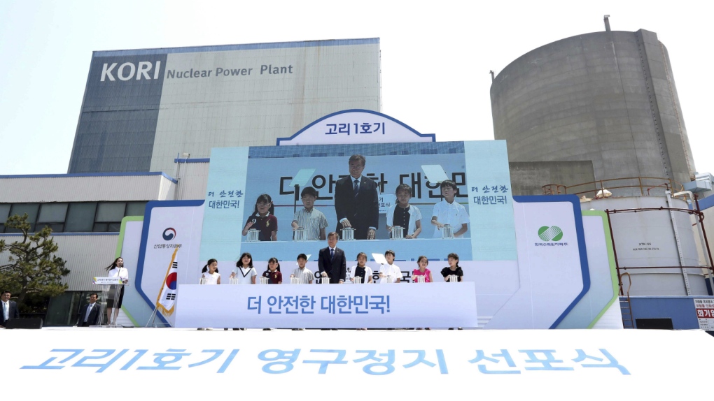 South Korea scraps nuclear plants