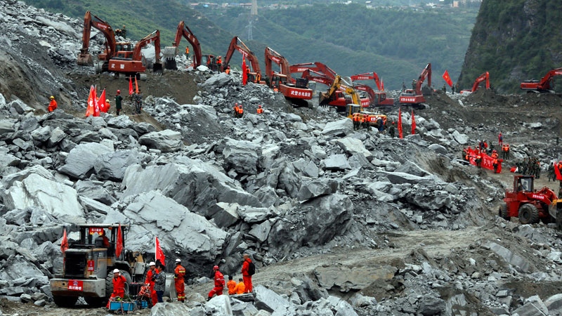 Search for victims at site of China landslide 