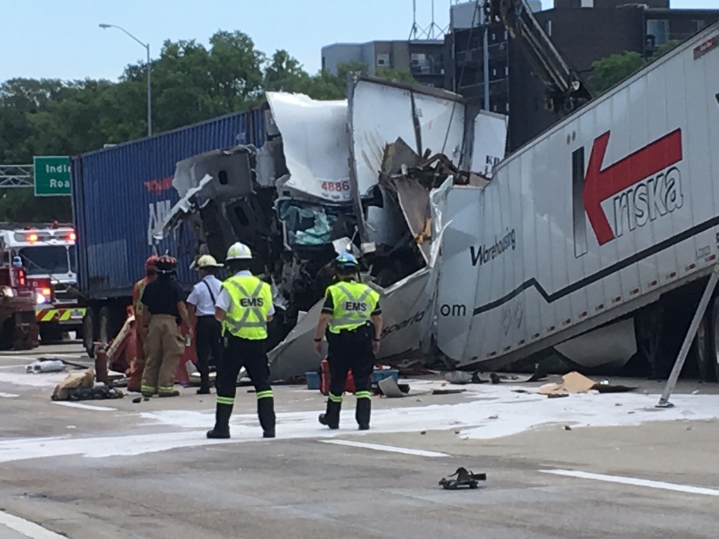 Fatal transport collision on the 402