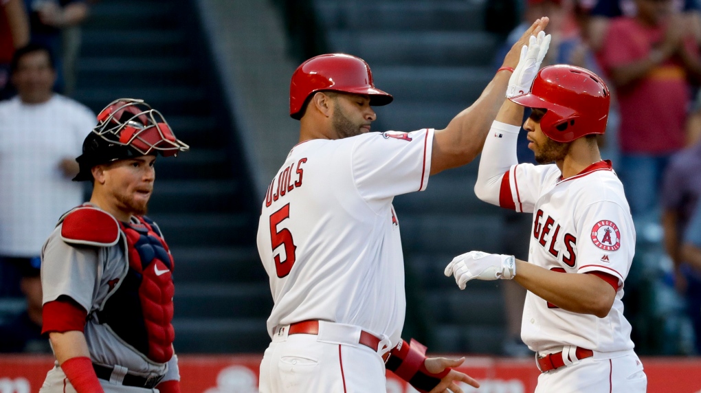 MLB capsules: Angels top White Sox 2-1 on game-ending wild pitch