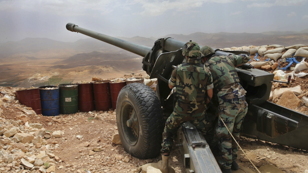 Lebanese soldiers fight ISIS militants