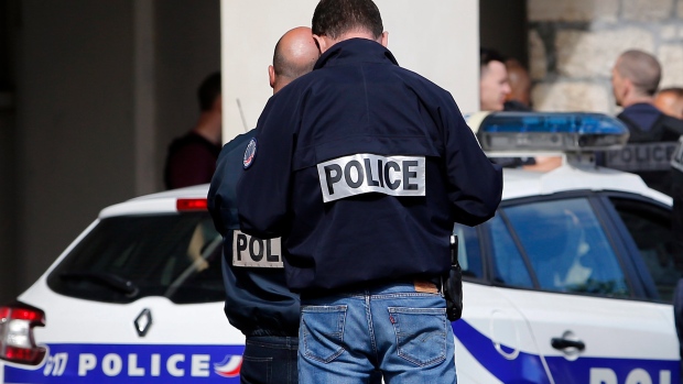 Polisi menangkap dua orang di Prancis atas dugaan serangan penikaman