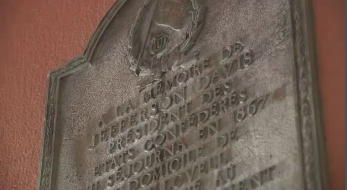 The plaque commemorates Jefferson Davis