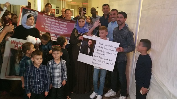 ISIS에서 붙잡혔다 풀려난 야지디(Yazidi) 소년이 위니펙의 가족들과 오늘 재회