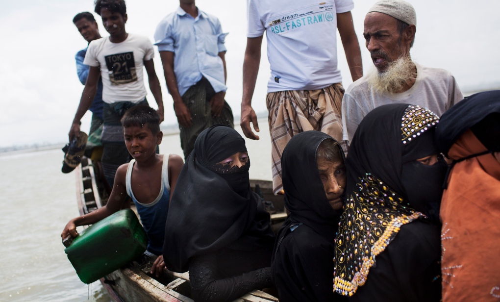 Rohingya flee