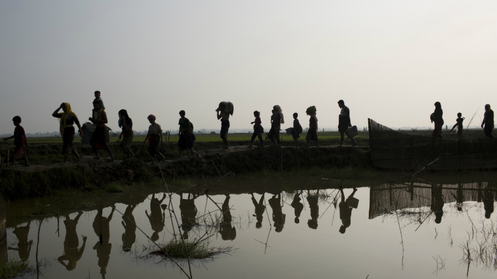 Rohingya head in to Bangladesh