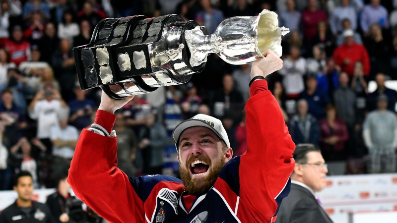 Aaron Luchuk celebrates winning the Memorial Cup championship with the Windsor Spitfires. (Aaron Bell/CHL Images)