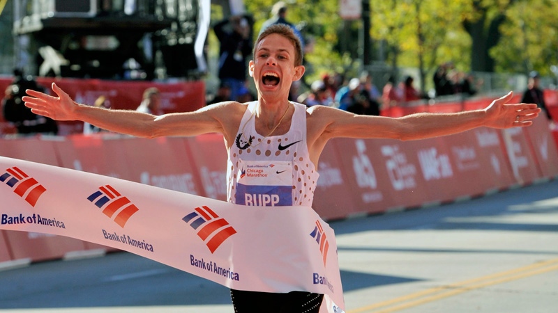 Galen Rupp wins the 2017 Chicago Marathon