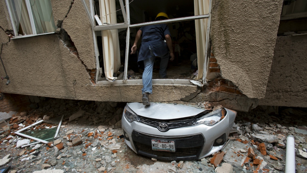 Buildings damaged after Mexico quake