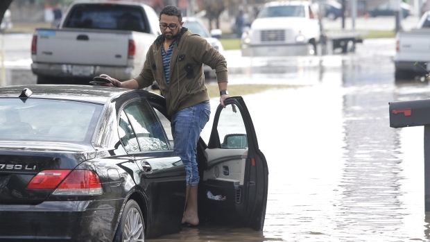 MPI는 중고 자동차 살 때 미국 홍수 피해를 입은 차량들을 조심하라고 발표
