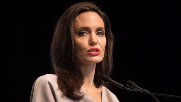 Muốn hoàn tất thủ tục ly hôn, Angelina Jolie liên tiếp tố cáo Brad Pitt vô trách nhiệm với các con - Ảnh 2.