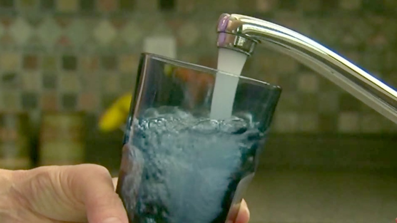 Tap water: the benefits and risks 