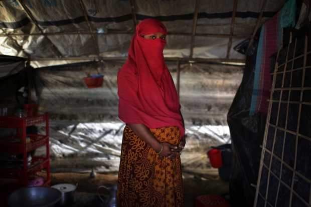 Rohingya fleeing rape