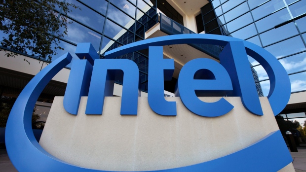 Intel menunjukkan penelitian chip untuk mengemas lebih banyak daya ke masa depan