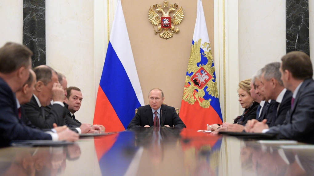 Russian President Vladimir Putin, centre