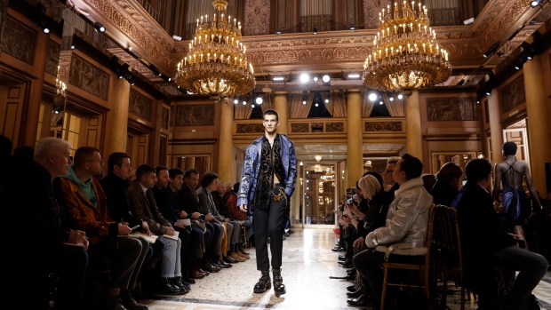 Versace launches Milan Fashion Week fresh from Hollywood win | CTV News